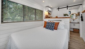 1 dormitorio, escritorio, tabla de planchar con plancha y wifi gratis