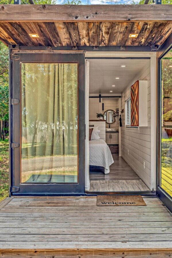 1 室のベッドルーム、デスク、アイロン / アイロン台、WiFi (無料)