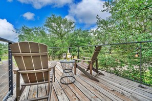 Terrace/patio - Oak Harbor - Container Home Near Baylor, Magnolia (Waco)