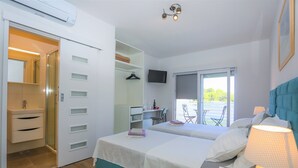 A bedroom with two beds, a desk, a chair, and a TV. - Stella Maris Hvar - Sea View Rooms with Balcony (Hvar)