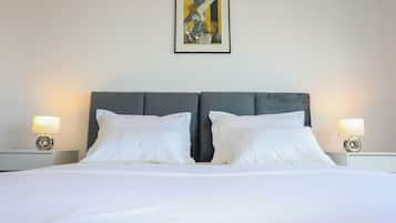 Desk, soundproofing, iron/ironing board, free WiFi