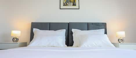 Deluxe-Doppel- oder -Zweibettzimmer, Meerblick | Schreibtisch, schallisolierte Zimmer, Bügeleisen/Bügelbrett