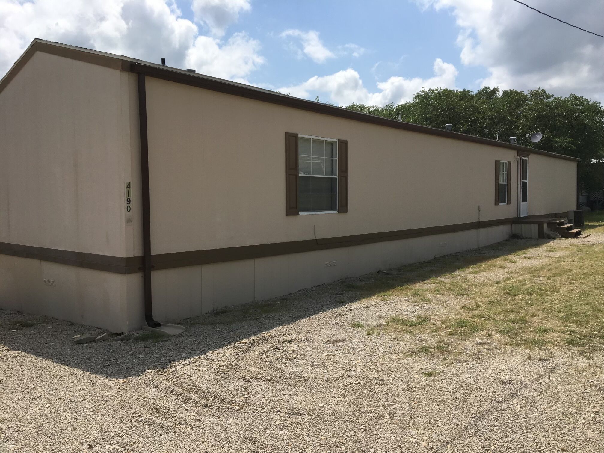 Walking distance to Lake Brownwood! Wildlife come right up to the deck!