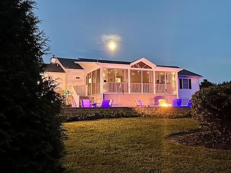 Exterior. Steel Magnolias Cozy Main Home in Amelia County