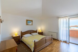 4 slaapkamers, een bureau, gratis wifi, beddengoed