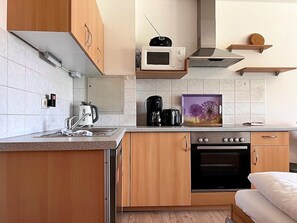 Kühlschrank, Mikrowelle, Ofen, Geschirrspüler