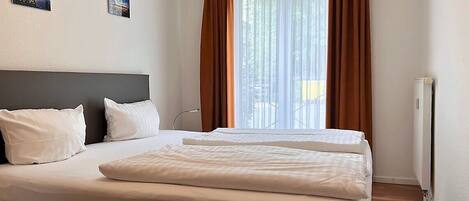 2 عدّة غرف نوم وواي فاي مجانًا وملاءات أسرّة