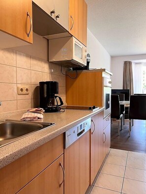 Køleskab, mikrobølgeovn, ovn, opvaskemaskine