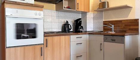 Réfrigérateur, micro-ondes, four, lave-vaisselle