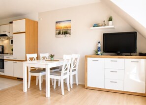 Dining - Haus am Mühlenpark Whg. 14, Steinmarnerstr.77/79, 27476 Cuxhaven (Cuxhaven- Döse)