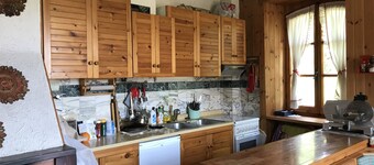Peaceful and cozy, not far from main cities, for cooling down or remote working