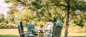 Beautiful vacation home in ecological timber construction in the Lüneburg Heath, equipped with fireplace, shower room, a beautiful garden with terrace and garden furniture/beach chair, Internet via W-Lan, bed linen and towels, spacious sleeping area and a