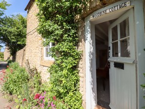Exterior - Woodbine Cottage (Moreton-in-Marsh)