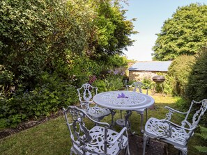 Outdoor dining - Woodbine Cottage (Moreton-in-Marsh)