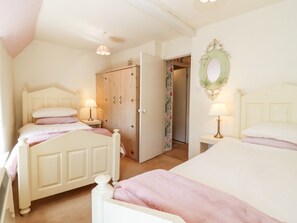 2 bedrooms, individually decorated, individually furnished, free WiFi - Woodbine Cottage (Moreton-in-Marsh)