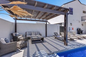 Terrace/patio - Zion Luxury, PRIVATE POOL, Hot Tub, Pickleball, Ping Pong, Gaming, 5 Bdrms Sleeps 20 Sand Hollow (Hurricane)