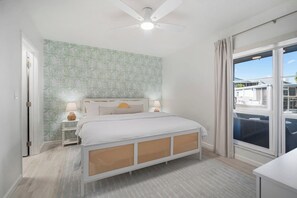 1 habitación, tabla de planchar con plancha y cuna de viaje 