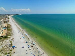 Beach nearby, sun loungers, beach towels