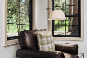 Interior - Riverhouse North~Hot Tub~Large Gas Fire Pit~Riverfront~Hammock (Cascade-Chipita Park)