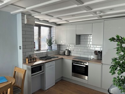 Barn conversion overlooking the golf course to the sea