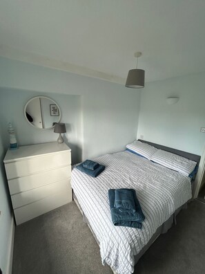 2 多间卧室、免费 WiFi、床单