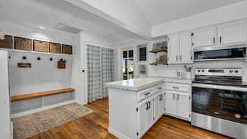 KylskÄp, mikrovÄgsugn, ugn och spishÀll