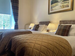 Cottage | 2 bedrooms, individually decorated, individually furnished, free WiFi