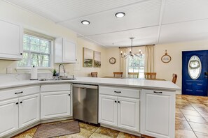Fridge, microwave, oven, stovetop - Lakehouse Retreat with Game Shed-4 minute walk to Beach, Fishing Cove,& Trails! (Pottsboro)