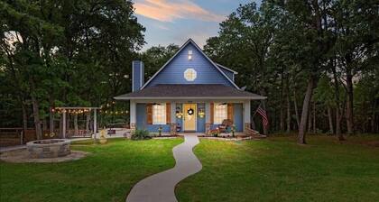 Lakehouse Retreat with Game Shed-4 minute walk to Beach, Fishing Cove,& Trails!