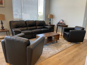 TV connectée, jeux vidéo, lecteur de DVD, livres