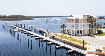 Gulf Breeze Condo #206- Private Boat Ramp! WiFi! NO DOCK THIS SCALLOP SEASON!