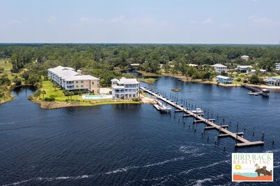 Gulf Breeze #206- Private Boat Ramp & Slip! Balcony overlooking the gulf! Wifi!