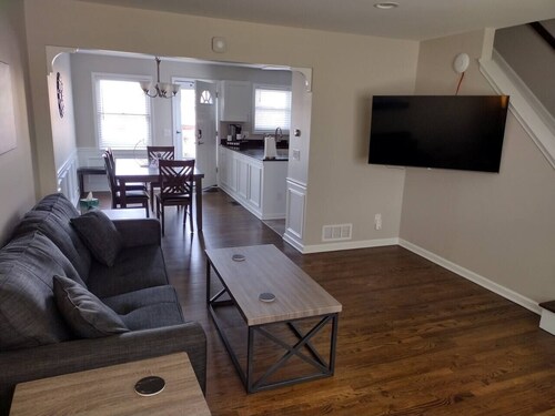 ★★★ 5min To Kellogg Park ★ Plymouth ★ Parking ★W/D