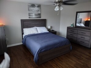 2 bedrooms, desk, iron/ironing board, free WiFi