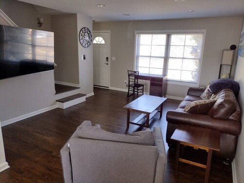 ★★★5min To Kellogg Park ★ Plymouth ★ Parking ★W/D★