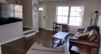 ★★★5min To Kellogg Park ★ Plymouth ★ Parking ★W/D★