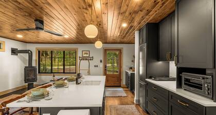 Scenic Riverside Retreat: Sauna, Hot Tub, & Fire Pit, by Forest & Peak Retreats