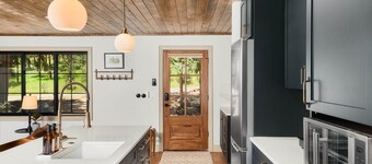 RiverHouse South w/ Sauna, Hot Tub, Fireplace by Forest & Peak Retreats