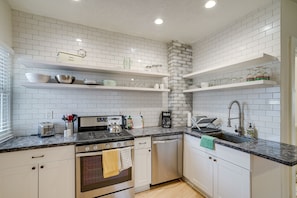 Refrigerador, microondas, placa de cocina, lavavajillas