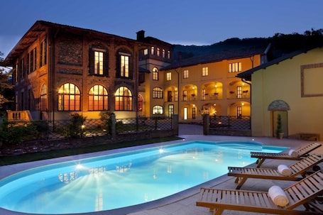 Seasonal outdoor pool, open 10:00 AM to 7:00 PM, pool umbrellas. Villa Soleil