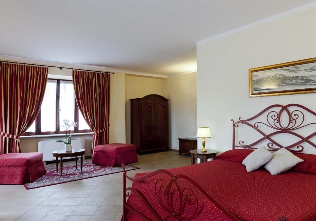 Biancheria da letto di alta qualità, copriletto in piuma, minibar