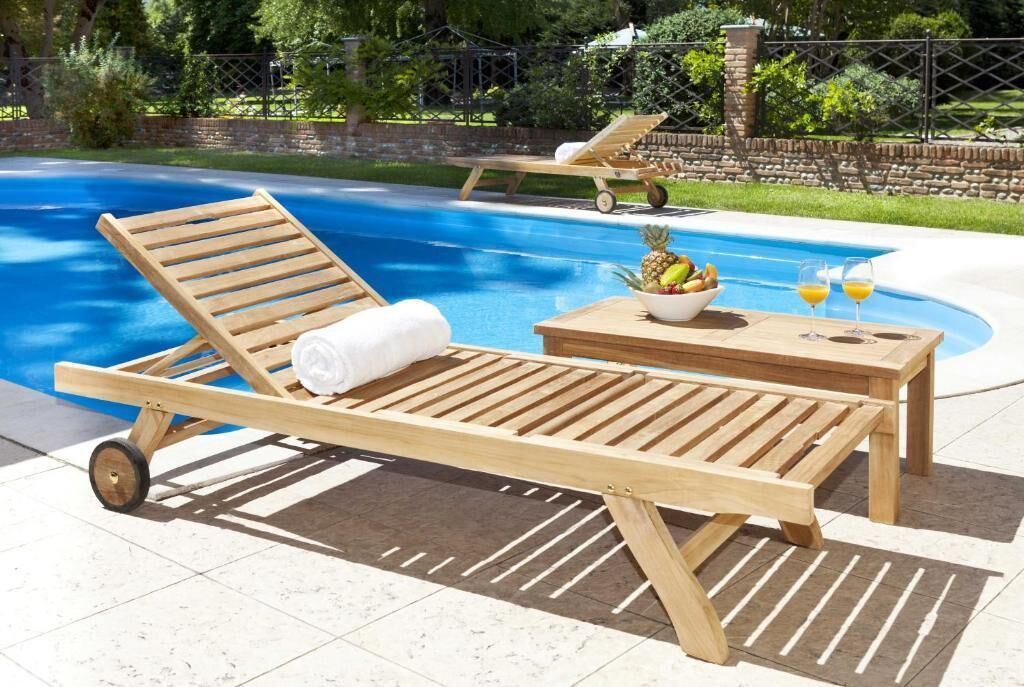 Piscina stagionale all'aperto, lettini