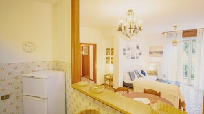 Interior - A casa di Andrea - One Bedroom Apartment, Sleeps 6 (Desenzano del Garda)