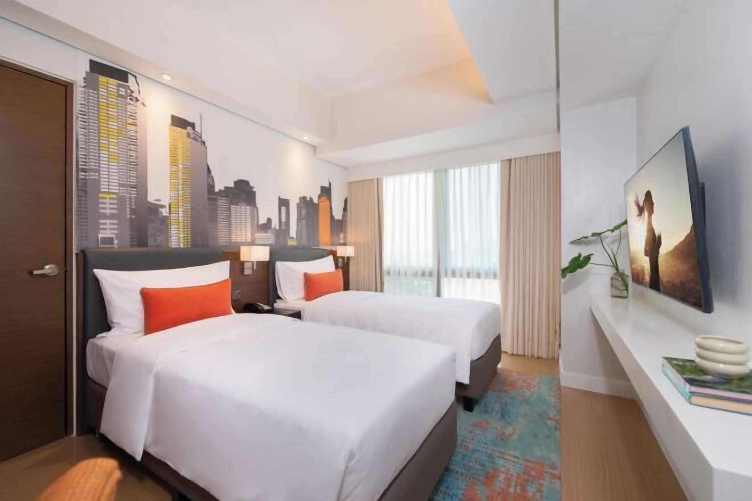 Down comforters, in-room safe, desk, blackout drapes