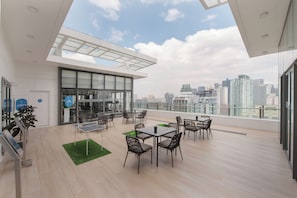 BBQ/picnic Area - Citadines Benavidez Makati (Makati)