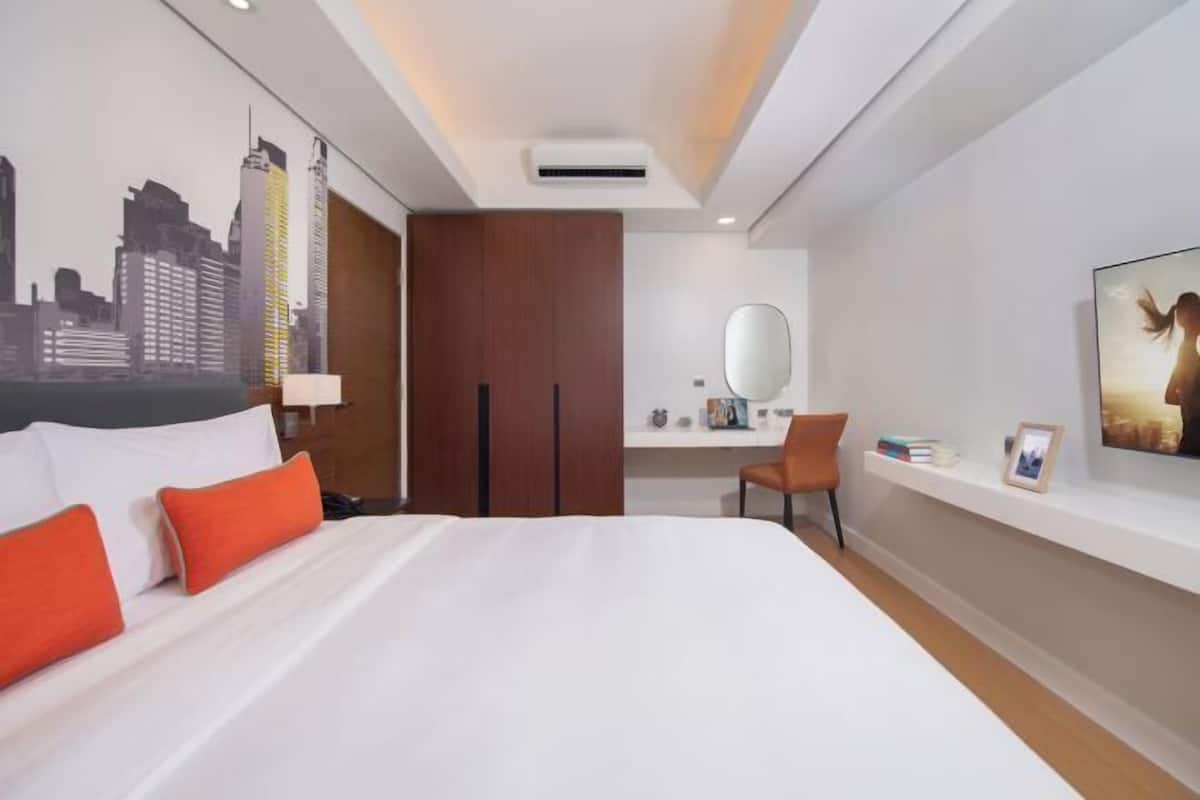 Couette en duvet, coffre-fort, bureau, rideaux d’obscurcissement