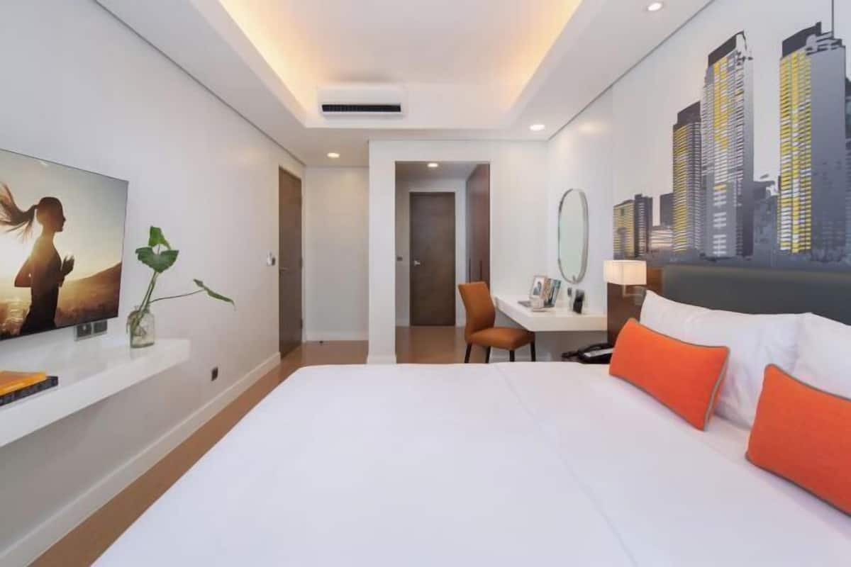 Couette en duvet, coffre-fort, bureau, rideaux d’obscurcissement