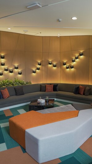 Lobby sitting area - Citadines Benavidez Makati (Makati)