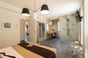 5 Schlafzimmer, Bügeleisen/Bügelbrett, kostenloses WLAN, Bettwäsche