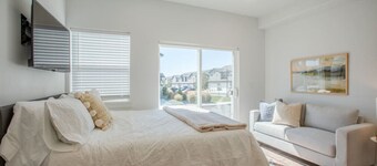 Long Stays | Fast Wifi | New Basement Studio